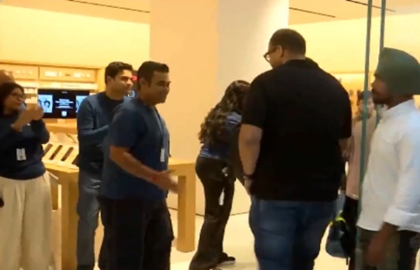 India Long Queues Buy iPhone 18 Pro and Pro Max