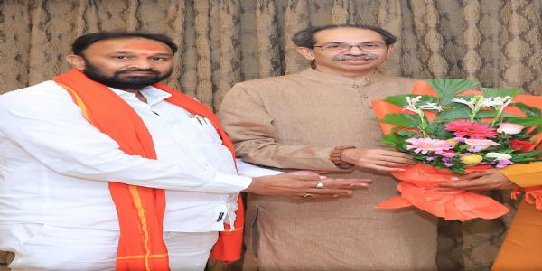 वेदना पायात, पण जिद्द आंदोलनाच्या मैदानात! उद्धव ठाकरेंनी विचारपूस केल्याने बालाजी रेड्डी भारावले