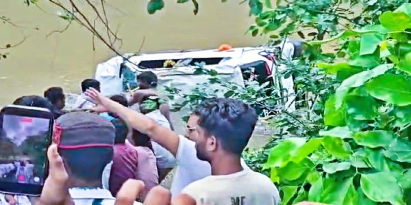 मध्यप्रदेश : नाल्यात कार वाहून गेल्याने 8 जणांचा मृत्यू