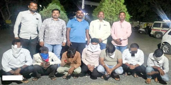 लातूर : जळकोटमध्ये तिर्रट जुगार अड्ड्यावर छापा; १.०३ लाखांचा मुद्देमाल जप्त