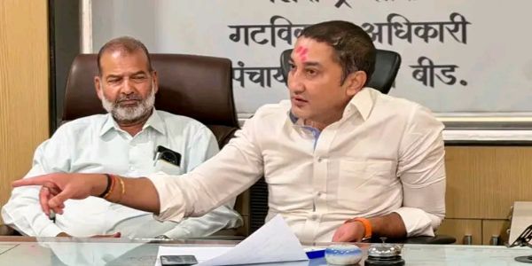 बीड पंचायत समिती कार्यालयात विविध विभागांच्या अधिकाऱ्यांसोबत सविस्तर आढावा बैठक