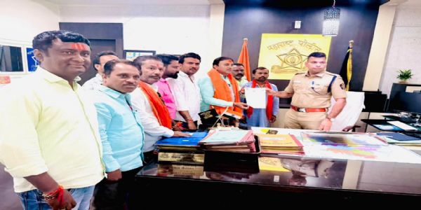परभणी - सकल मराठा समाजाच्या शिष्टमंडळाद्वारे पोलिस अधिक्षकांना निवेदन