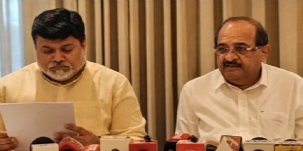 आरक्षण तिढ्याबाबत विखे पाटलांचे शरद पवारांकडे बोट