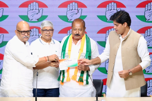 एआयएमआयएमचे माजी प्रवक्ते सय्यद असिम वकार यांचा काँग्रेसमध्ये प्रवेश