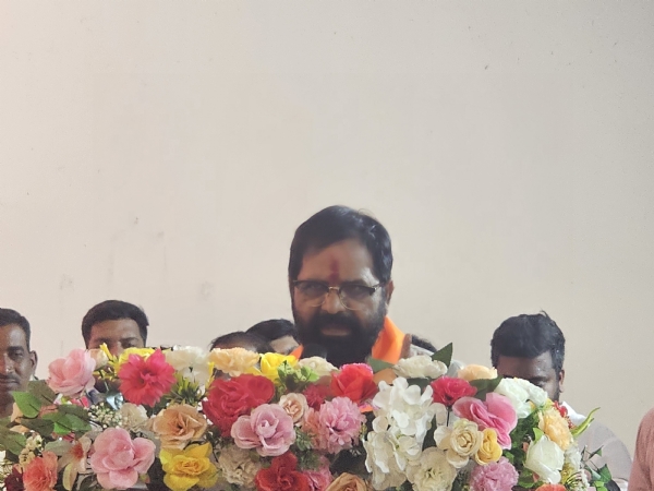 Grand civic reception for Guardian Minister Bharat Gogawale in Karjat; Mahendra Thorve targets the NCP. Grand civic reception for Guardian Minister Bharat Gogawale in Karjat; Mahendra Thorve targets the NCP.