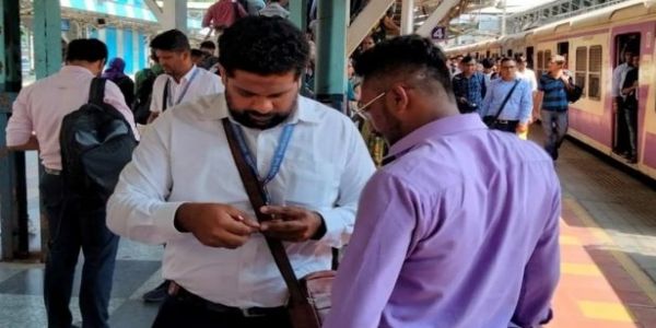 मरेची १८.०३ लाख विनातिकीट प्रवाशांकडून १४० कोटी रुपयांचा दंड वसूली