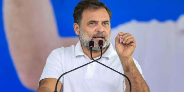 सरकारकडे दिवे लावण्यासाठी पैसे, विद्यार्थिनींच्या वसतिगृहासाठी नाही- राहुल गांधी