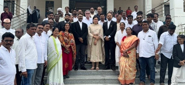 खल्लार हल्ला प्रकरणी नवनीत राणा दर्यापूर न्यायालयात हजर खल्लार हल्ला प्रकरणी नवनीत राणा दर्यापूर न्यायालयात हजर
