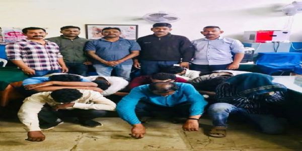 बीडमध्ये जुगार अड्ड्यावर पोलिसांचा छापा; 14 जणांवर गुन्हा दाखल