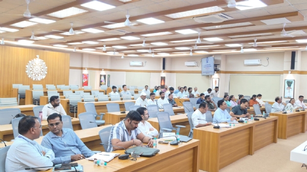 कर्मचाऱ्यांनी प्रशिक्षण कर्मचाऱ्यांनी प्रशिक्षण