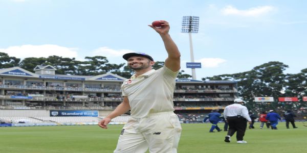 इंग्लंडचा वेगवान गोलंदाज मार्क वूड आंतरराष्ट्रीय क्रिकेटमधून निवृत्त