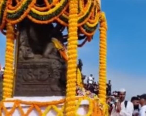 Despite complaining, the officer is on leave! Shiv devotees are furious as Raigad Fort plunges into darkness