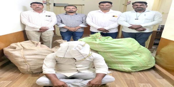 देवणीत गुटख्याची वाहतूक करणाऱ्या ऑटोवर कारवाई; २.३३ लाखांचा मुद्देमाल जप्त
