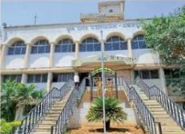 अनुदान लाटण्यासाठी सातबाऱ्यावर खोडतोड अनुदान लाटण्यासाठी सातबाऱ्यावर खोडतोड