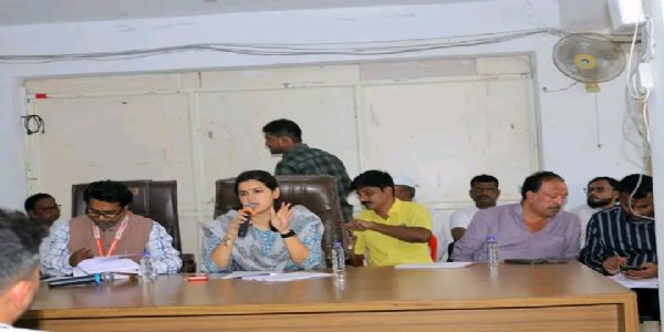 आ. नमिता मुंदडांनी घेतला केज व बीड तालुक्यांचा आढावा