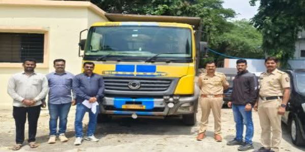 बीडच्या गेवराईत अवैध वाळू वाहतुकीचा हायवा पकडला