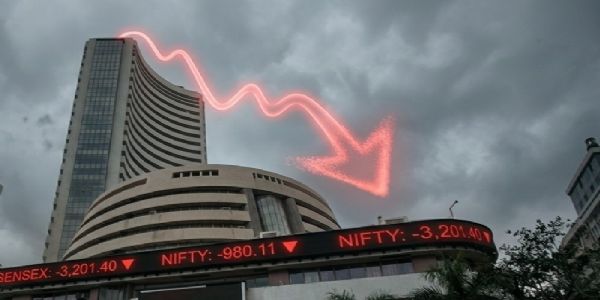 कच्च्या तेलाच्या दरवाढीने बाजार कोसळला; सेन्सेक्स १,१२४ अंकांनी घसरला