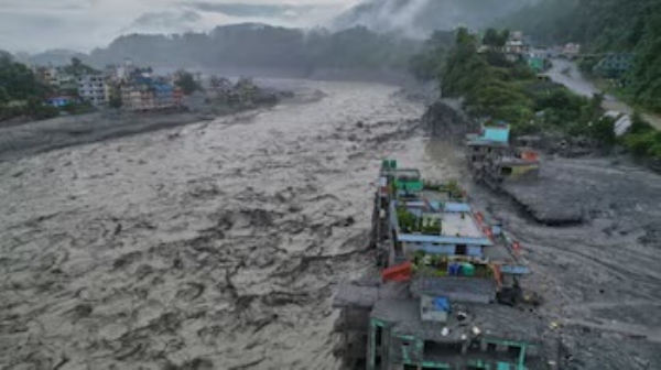 नेपाळमध्ये पूर आणि दरडी कोसळल्याने २१ जणांचा मृत्यू