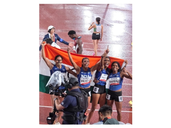 भारतीय महिला रिले संघाला ४x४०० मीटर रिलेमध्ये सुवर्णपदक भारतीय महिला रिले संघाला ४x४०० मीटर रिलेमध्ये सुवर्णपदक