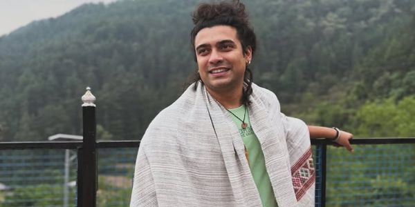 गायक जुबिन नौटियाल यांच्या घरी चिमुकल्या पाहुण्याचे आगमन
