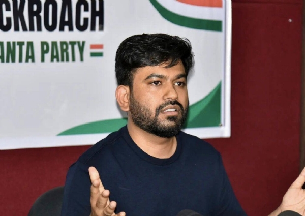 शाळा सुधारण्याला विरोध का? अभिजीत दीपकेंचा भाजपवर हल्लाबोल
