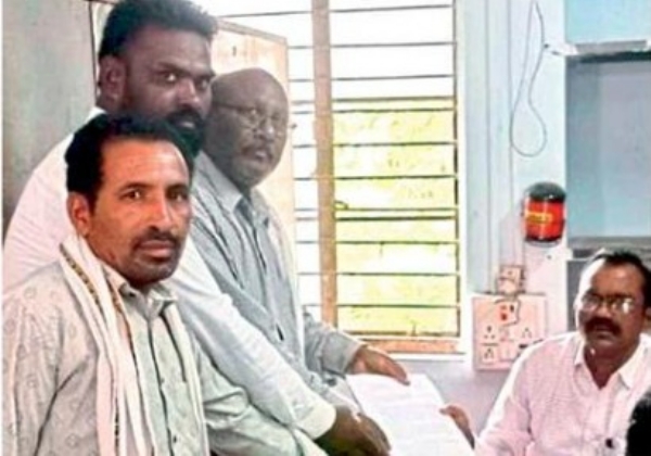 खारवगळ नाल्यावर पुलाची प्रतीक्षा खारवगळ नाल्यावर पुलाची प्रतीक्षा
