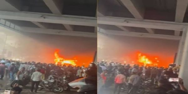 गोरेगावमध्ये मेट्रो स्टेशनखाली बेस्ट बसला भीषण आग