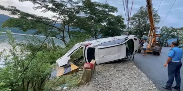 नेपाळमध्ये फेवा तलावात कार कोसळून अपघात; दोन भारतीयांचा मृत्यू, दोघे जखमी