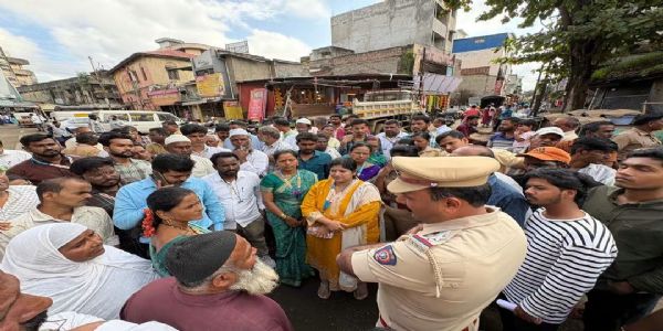 कोल्हापूर - शहरातील मुख्य रस्ते आणि बाजारपेठेतील अनधिकृत अतिक्रमणांवर धडक कारवाई