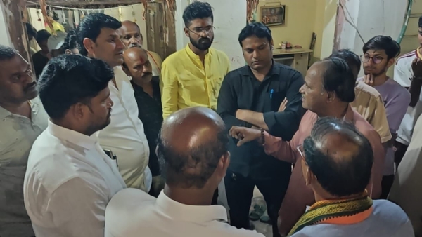 युवतीच्या हत्येनंतर रवी राणा आक्रमक; पोलिसांच्या कार्यपद्धतीवर सवाल युवतीच्या हत्येनंतर रवी राणा आक्रमक; पोलिसांच्या कार्यपद्धतीवर सवाल