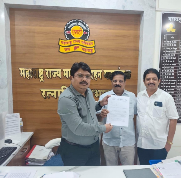 एसटी विभाग नियंत्रकांना निवेदन