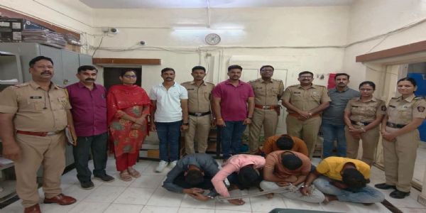 बीड येथील माने कॉम्प्लेक्स परिसरात राडा करणारे ५ शस्त्रधारी आरोपी पोलिसांच्या ताब्यात