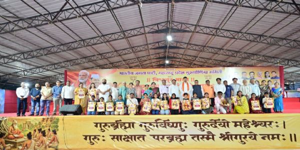 नाशकात विश्वगुरू भारत राज्यस्तरीय भव्य रांगोळी स्पर्धांचे पारितोषिक वितरण उत्साहात संपन्न