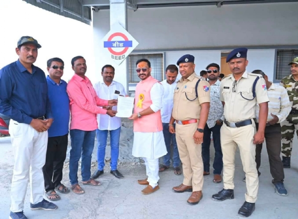 रेल्वे प्रकल्पाला राज्य सरकारचा निधी रेल्वे प्रकल्पाला राज्य सरकारचा निधी