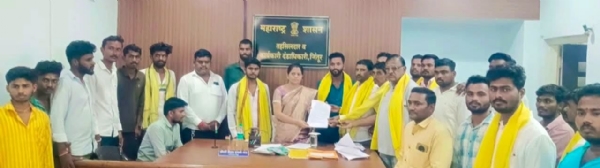 धनगर समाजाची आरक्षणाची अंमलबजावणी करावी धनगर समाजाची आरक्षणाची अंमलबजावणी करावी