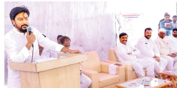 शेतकऱ्यांच्या हितासाठी जिल्हा बँकेच्या योजना यापुढेही सुरू राहणार : धीरज देशमुख