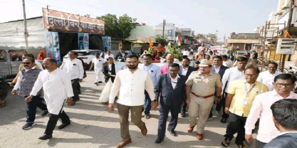 छ. संभाजीनगर - शोभायात्रेत भारतीय संस्कृती, फुलेंच्या विचारांचा जागर
