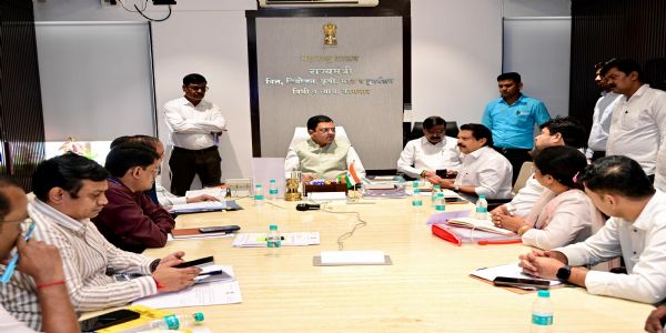 बॉम्बे हॉस्पिटलमधील कंत्राटी महिला कर्मचारी व परिचारिकांच्या समस्या तातडीने सोडवाव्यात - आशिष जयस्वाल