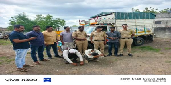 बीड - गोवंशाची अवैध वाहतूक करणारे दोघे जेरबंद; ६.७७ लाखांचा मुद्देमाल जप्त