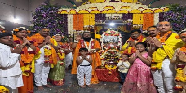 सोलापूर - सगद्गुरूंच्या सानिध्यात तीन भाजप आमदार एकत्र; खा. ज्योती वाघमारेही उपस्थित