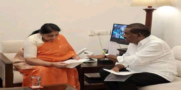 आष्टी विधानसभा मतदारसंघातील प्रश्नासंदर्भात उपमुख्यमंत्री पवार यांच्याशी आ.सुरेश धस यांची चर्चा