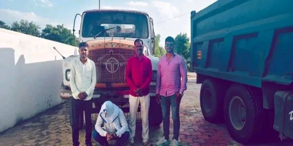 परभणीत रेतीच्या अवैध टिपरवर पोलीसांची कारवाई